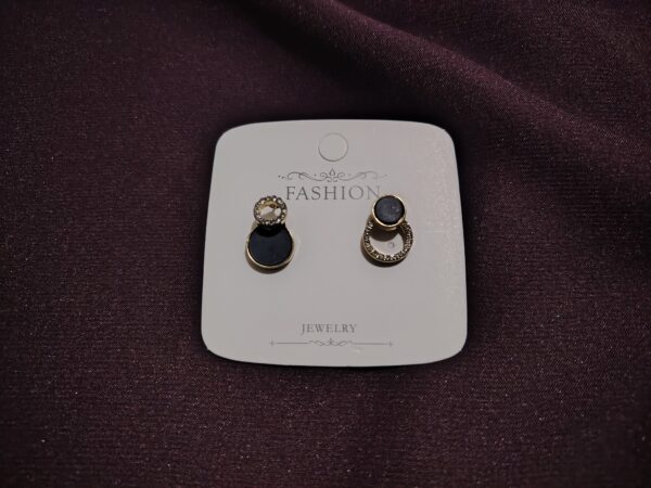 Elegant Geometric Circle Stud Earrings - Image 2