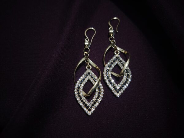 Exquisite Sparkling Leaf Drop Earring - Image 2