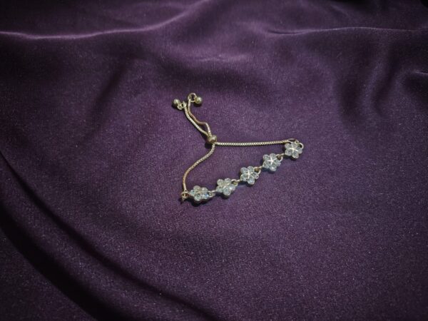 Flower chain Bracelet - Image 3