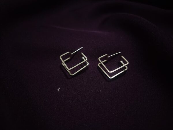 Elegant geometric earrings - Image 2