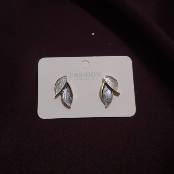 Double Leaf Design Stud - Image 4