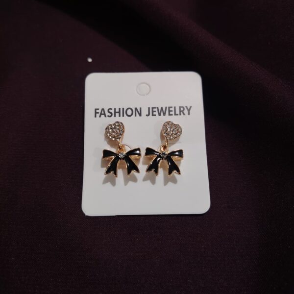 Heart and bow stud earrings - Image 3