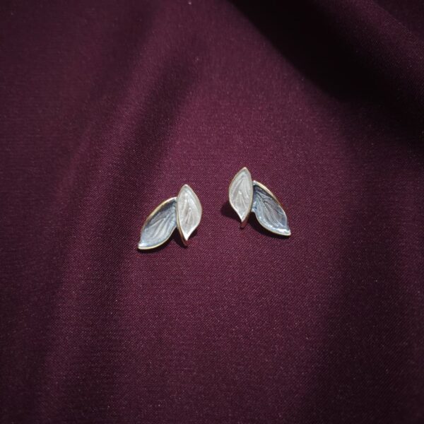 Double Leaf Design Stud - Image 2