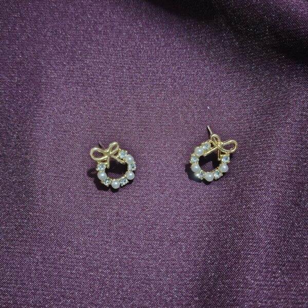 Elegant faux hoop bow earring - Image 3