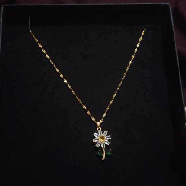Exquisite and Stylish Sunflower Pendant - Image 5
