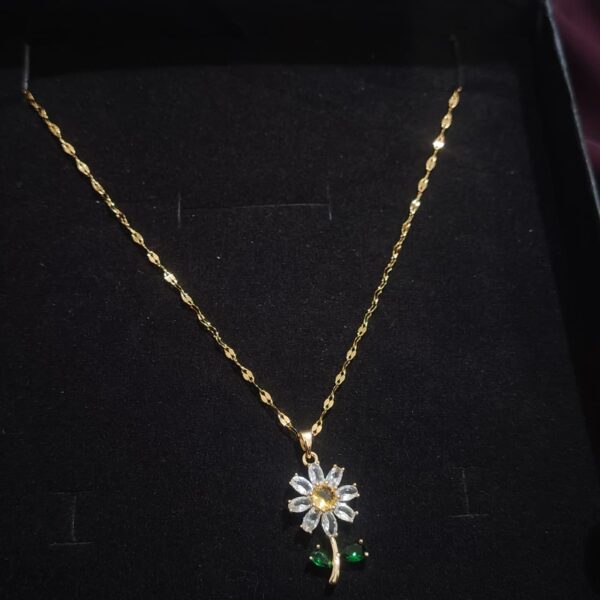 Exquisite and Stylish Sunflower Pendant - Image 6