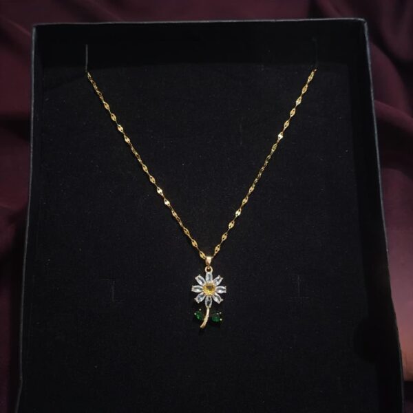 Exquisite and Stylish Sunflower Pendant - Image 4