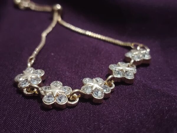 Flower chain Bracelet - Image 2
